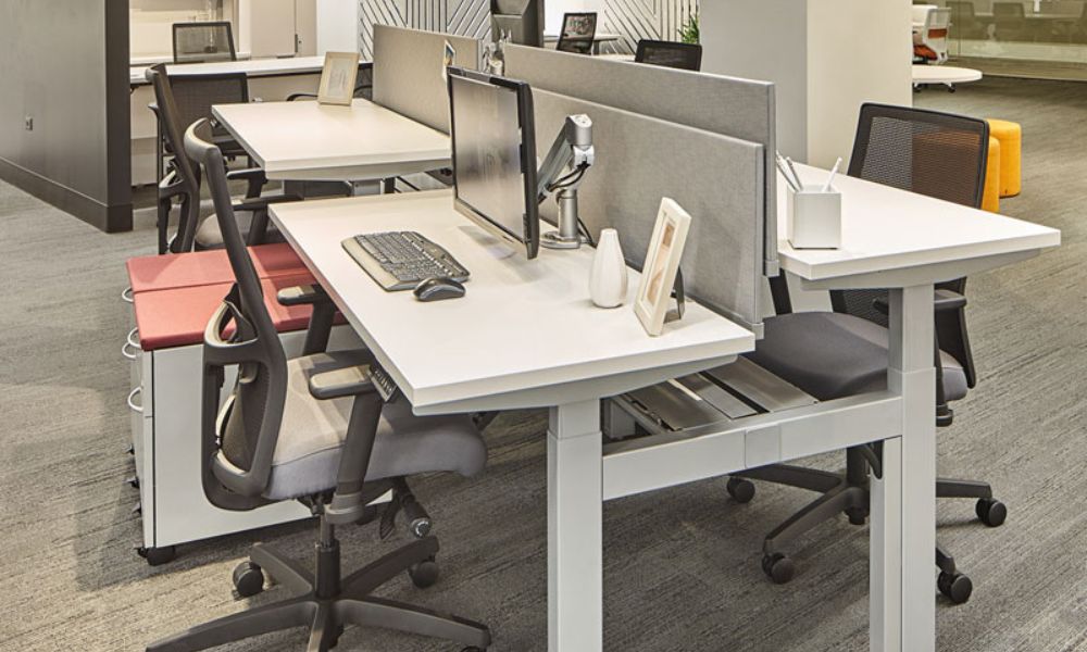 Tips for Choosing the Right Desks for Open Office Spaces