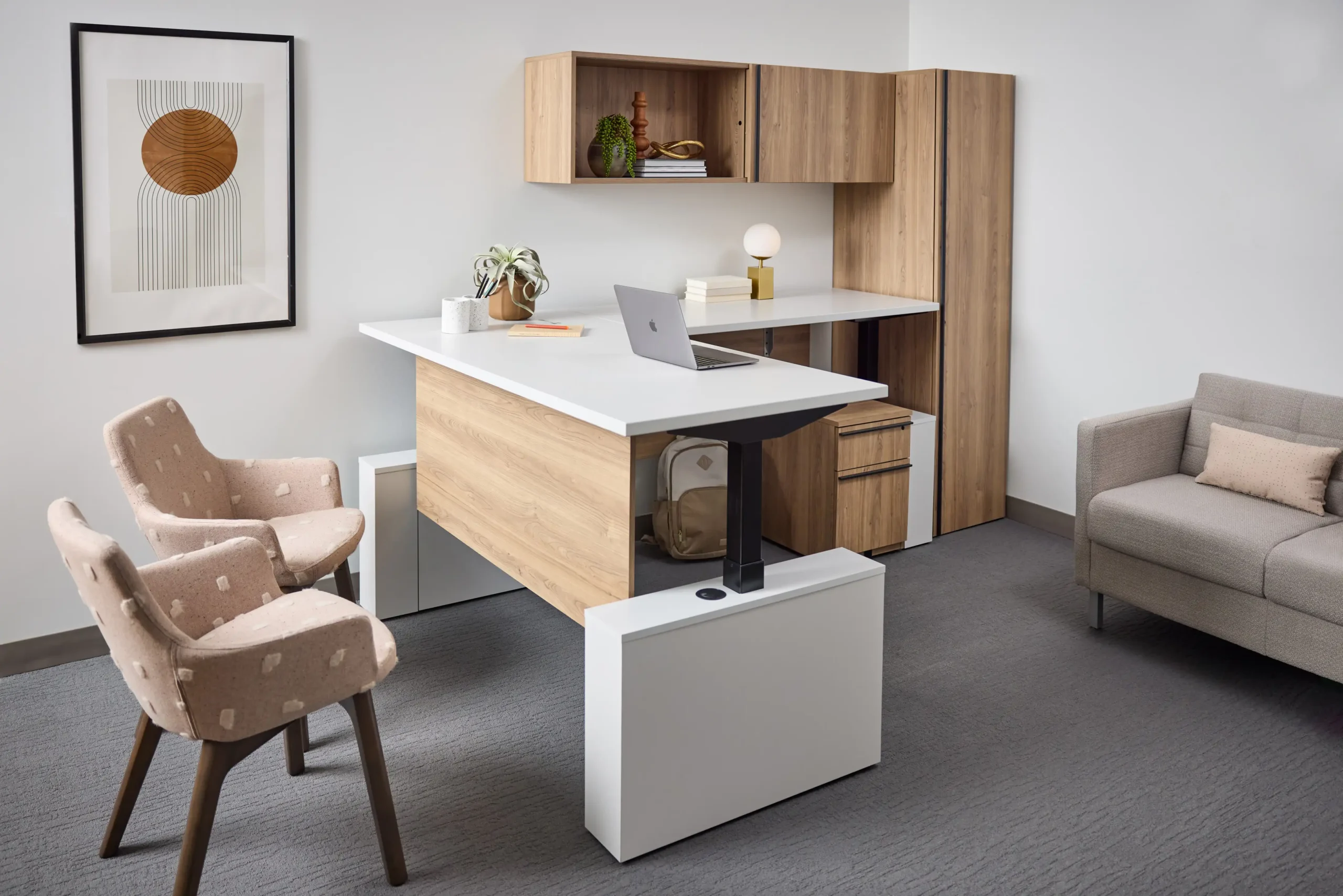 Private offices give clinicians and staff space for focused work, consultations, or moments of reflection. Ergonomic furniture, sit-to-stand flexibility, and integrated storage enhance efficiency while promoting well-being.