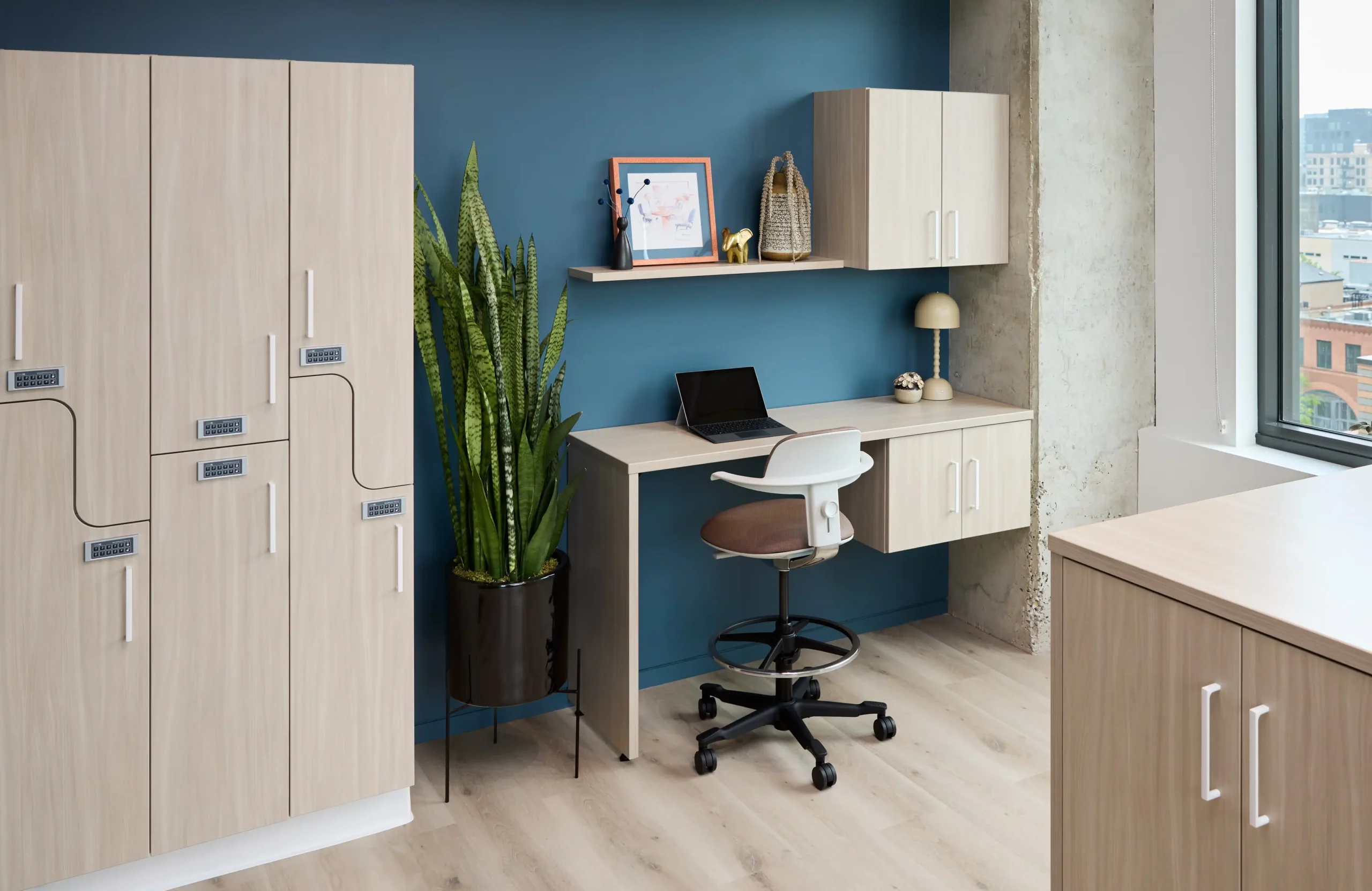Dedicated support spaces with secure lockers and compact workstations give caregivers a place to reset and stay organized. Access to natural light and personal storage supports well-being and efficiency throughout long shifts.
