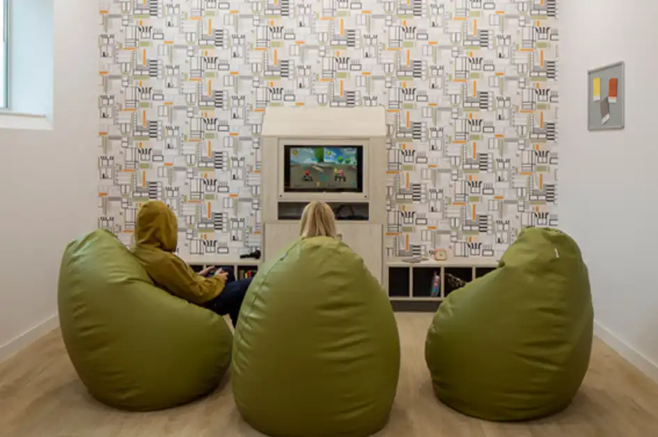 Behavioral health spaces require environments that are safe, dignified, and calming. Our ligature-resistant, tamper-proof, and durable designs reduce risk while supporting therapeutic recovery. By combining safety with biophilic elements and soft finishes, we help providers create environments that restore trust, dignity, and long-term resilience.