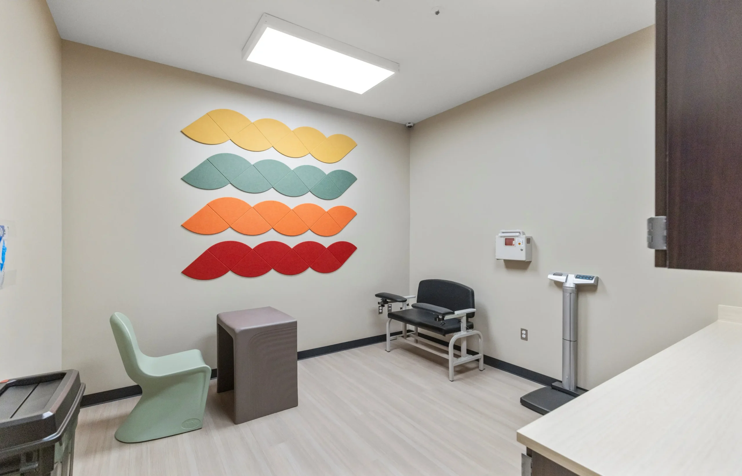 Designed for patient safety and comfort, exam room seating features seamless, weighted construction that reduces risks and holds up to rigorous use. The calming aesthetic helps create a therapeutic environment that supports healing and well-being.