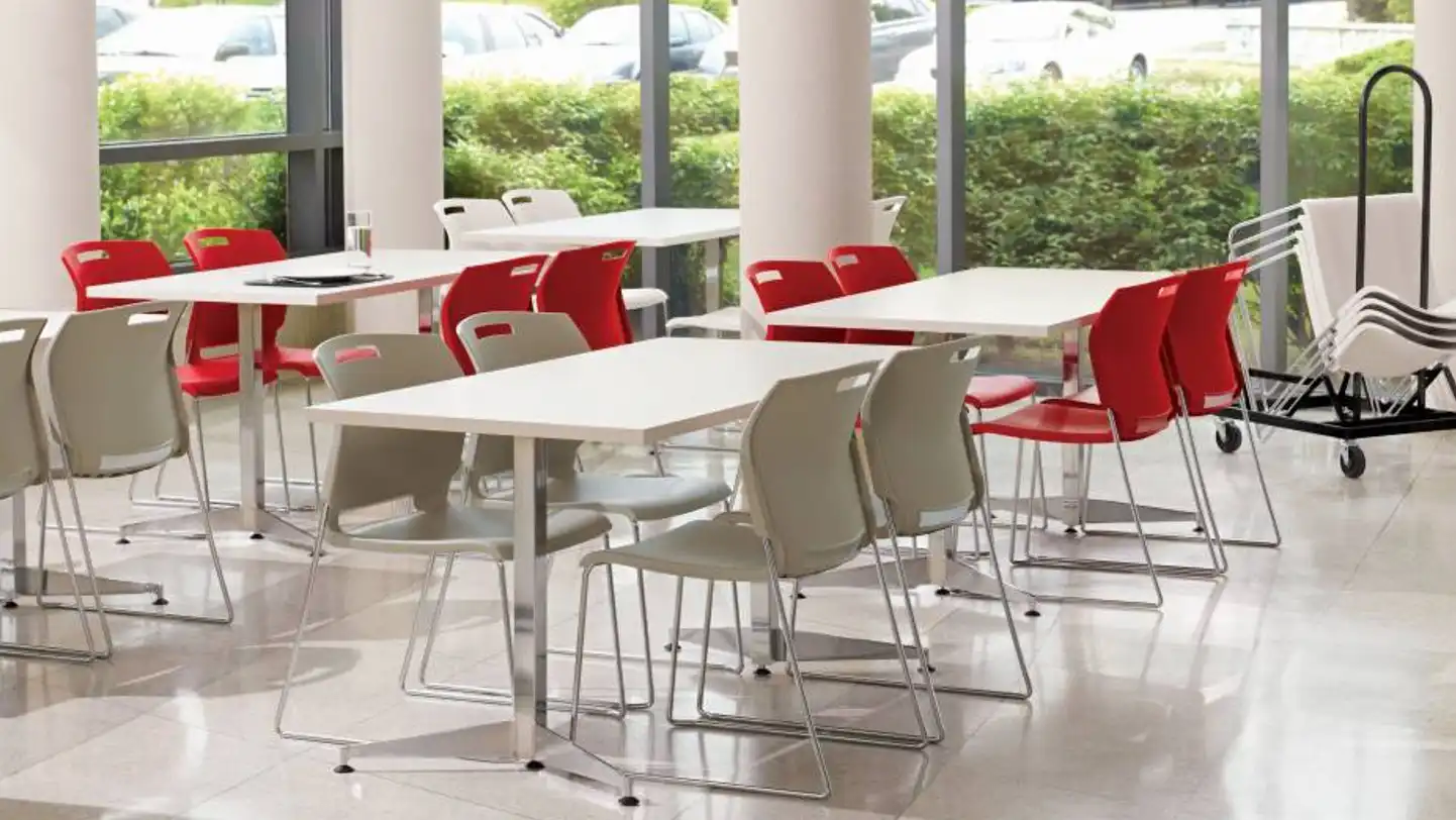 Our cafeterias balance community and safety. Easy-to-clean antimicrobial surfaces protect patients and visitors, while flexible layouts encourage connection. These high-performance solutions extend product life and reduce replacement costs, delivering both wellness and ROI.