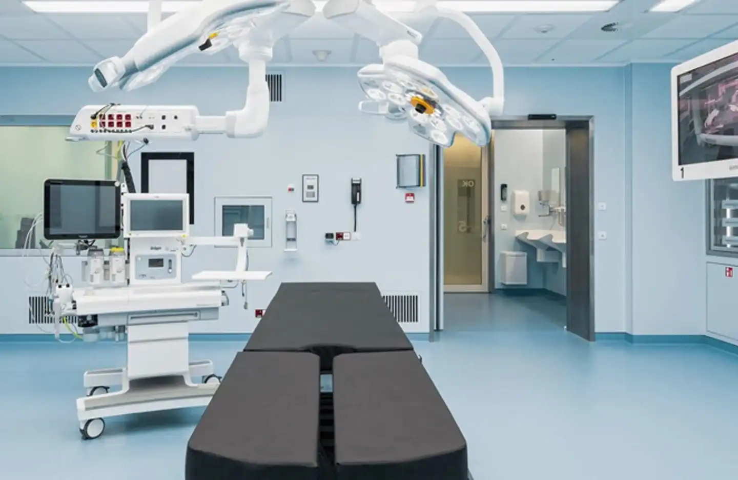 In surgical and high-acuity environments, flooring plays a critical role in infection prevention, safety, and durability. Rubber flooring solutions are seamless, non-porous, and naturally bacteriostatic, supporting strict hygiene protocols without requiring coatings or waxing.
