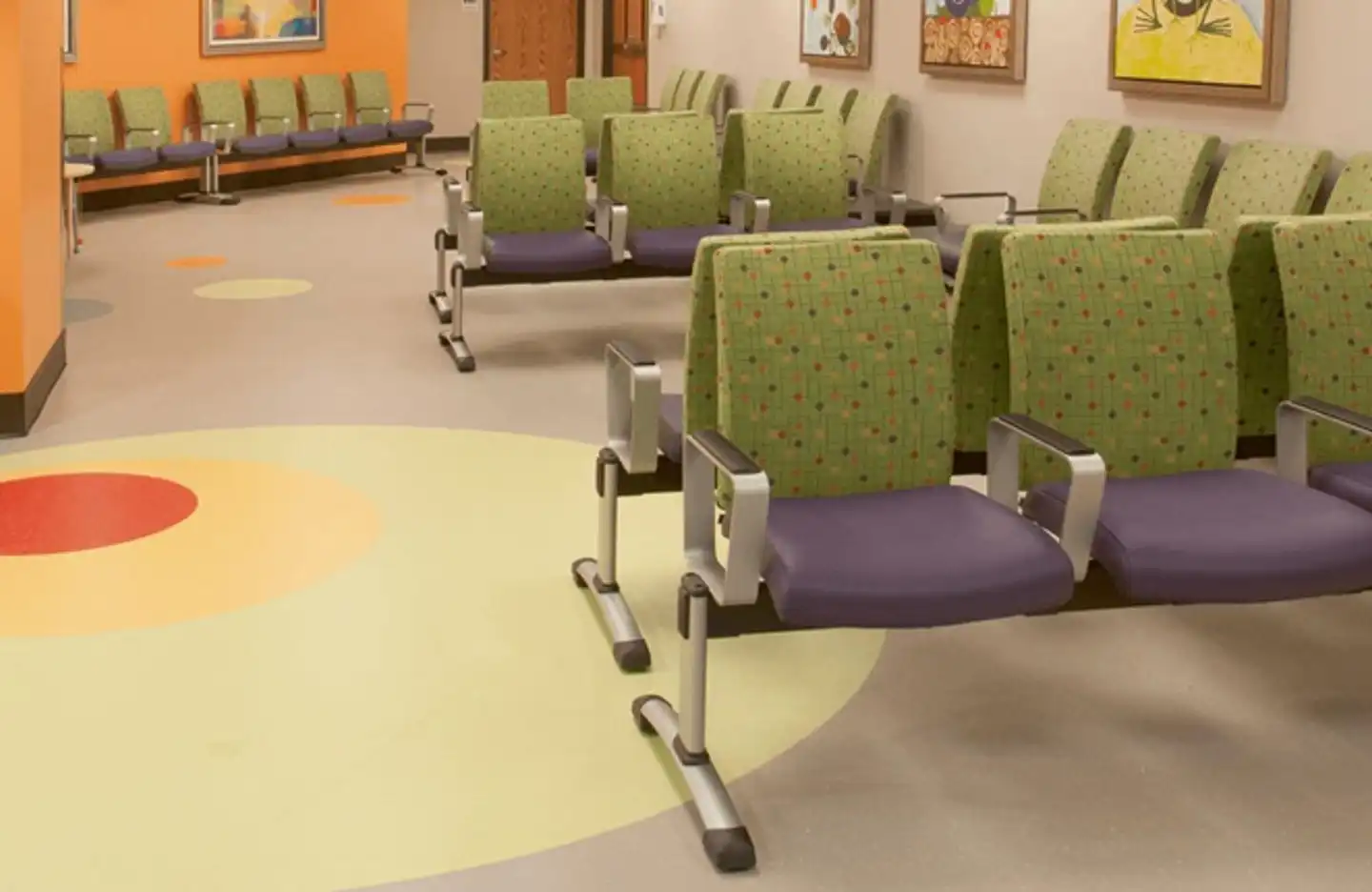 Waiting areas set the first impression for patients and families. Flooring plays a major role in shaping that experience by creating a welcoming and engaging atmosphere. With rubber flooring, spaces can incorporate colorful patterns for wayfinding and positive distraction while maintaining resilience and easy upkeep.